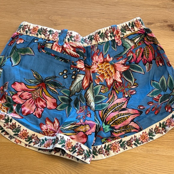 NWT FARM Rio Blue Floral Women's Cargo Shorts - Picture 5 of 8